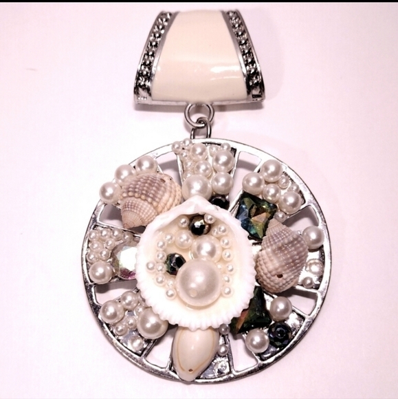 Pearl & Shell Embellished Pendant NWOT - Picture 1 of 5
